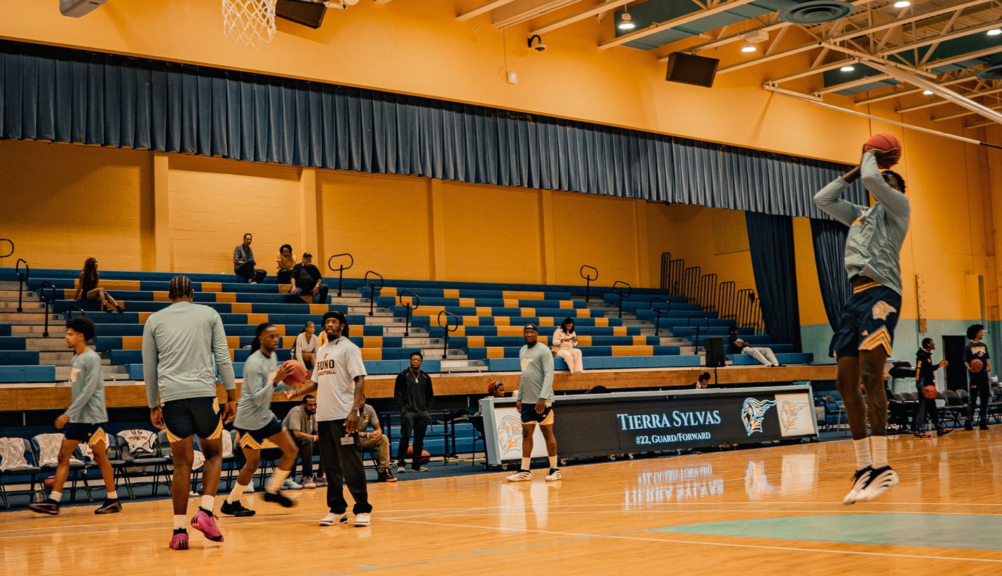 A group of people in a gym AI-generated content may be incorrect.